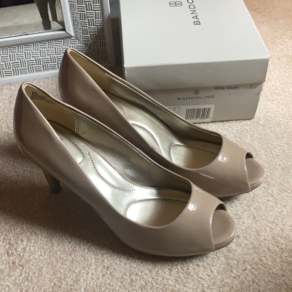 Bandolino Rainaa pump. Wide width.